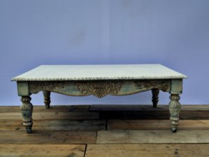 antique style coffee table wait French