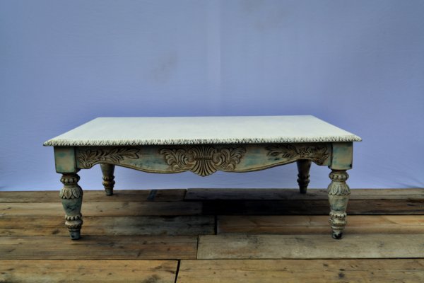 antique style coffee table wait French