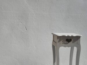 bedside table, annqueen legs , chalk paint , antique style, rusty finish, patina